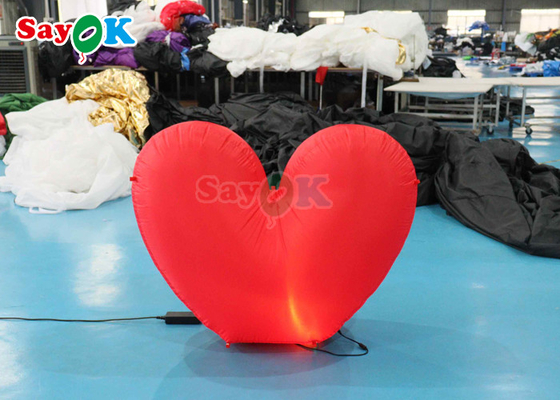 Гигантское надувное сердце Светло-красное предложение на свадьбу Сцена для невероятных событий